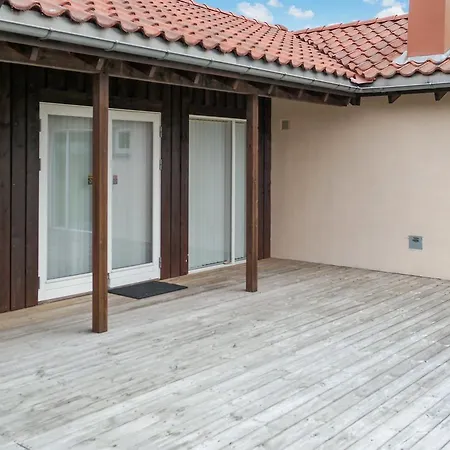 בית נופש Four-bedroom Holiday In *