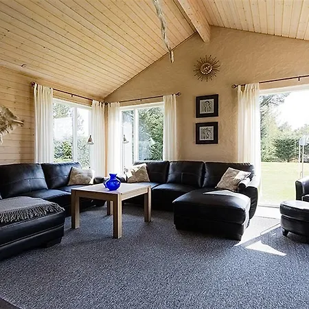 בית נופש Four-bedroom Holiday In *