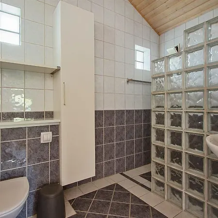 Four-bedroom Holiday In בית נופש הלס