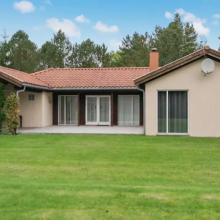 Four-bedroom Holiday In בית נופש *